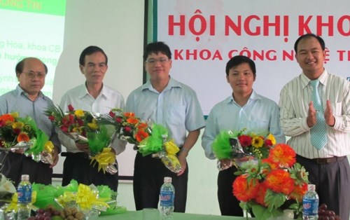 Thầy, trò và niềm say mê với công tác nghiên cứu khoa học